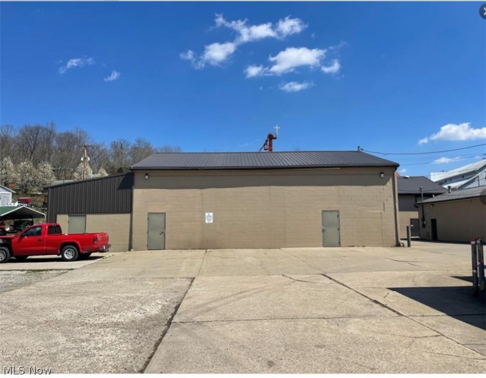 Commercial Sale in Vincent