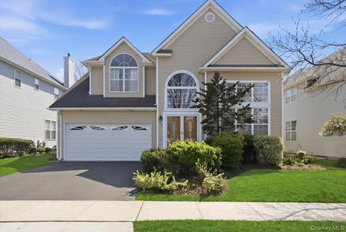 112 Cranberry Court, Huntington, NY, 11747 | Card Image