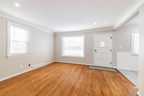 9255 Hubert Ave, Allen Park, MI, 48101-1643 | Card Image