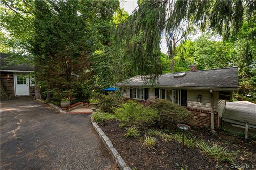 49 Elwood Road, Huntington, NY, 11768 | Card Image