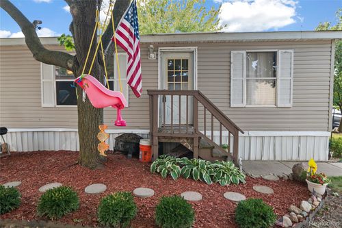 351 N Squirrel Rd, Auburn Hills, MI, 48326-4042 | Card Image