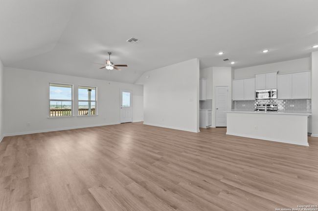 116 Cheyenne Dr, House other with 3 bedrooms, 2 bathrooms and null parking in Floresville TX | Image 6
