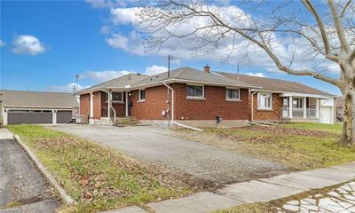 7156 Warden Ave, House other with 3 bedrooms, 1 bathrooms and 7 parking in Niagara Falls ON | Image 1