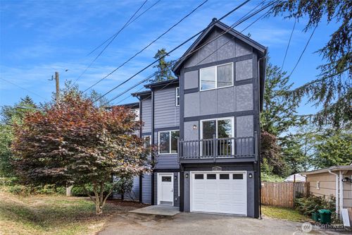14011 Roosevelt Way N, Seattle, WA, 98133-7135 | Card Image