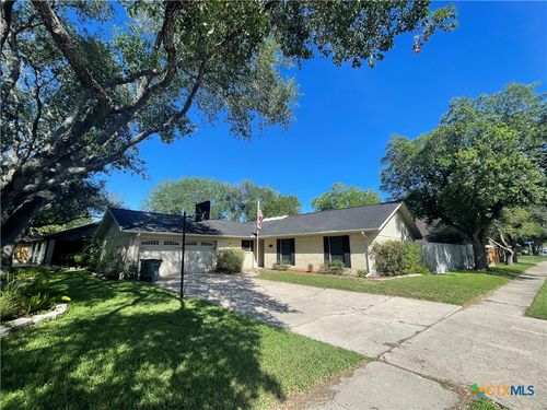 101 Rio Vista Dr, Victoria, TX, 77904-3721 | Card Image
