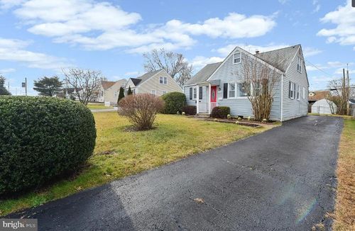 112 Upland Rd, Brookhaven, PA, 19015-2723 | Card Image