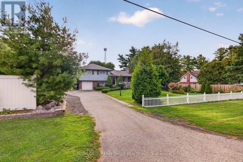 533 Crumlin Side Rd, House with 3 bedrooms, 2 bathrooms and 9 parking in London ON | Card Image