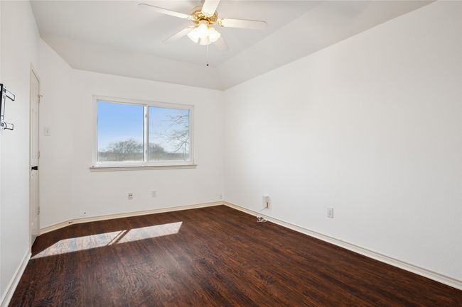 Bedroom 3 with pergo floors for eash cleaning | Image 29