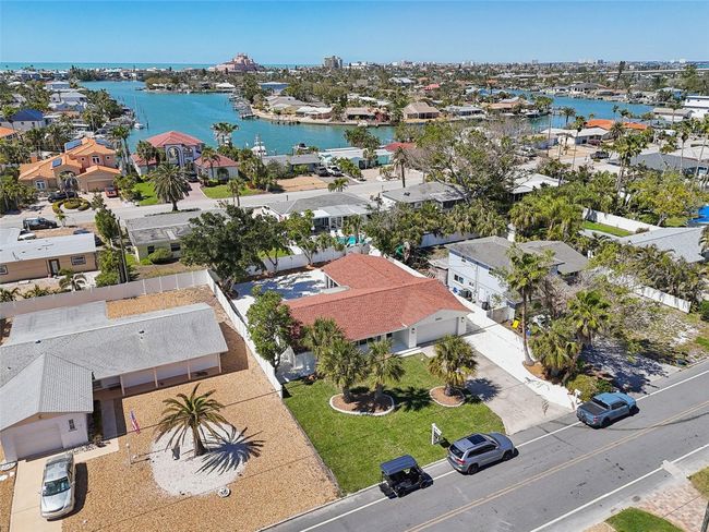 2650 E Vina Del Mar Blvd, House other with 4 bedrooms, 2 bathrooms and null parking in ST PETE BEACH FL | Image 37