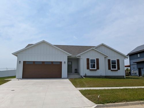 553 Massman Dr, Decorah, IA, 52101-1324 | Card Image