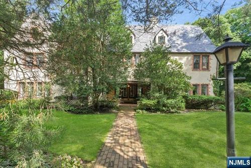 13 Serpentine Dr, Highlands, NJ, 07732-2101 | Card Image
