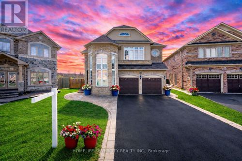 14 Oakhaven Rd, Brampton, ON, L6P2Y3 | Card Image