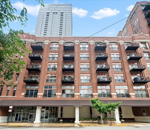 4e-360 W Illinois St, Chicago, IL, 60654-5253 | Card Image