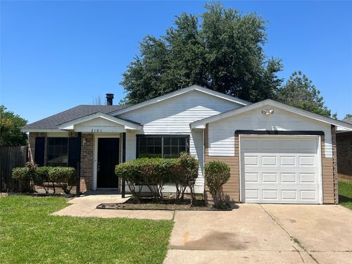 2101 Pennington Dr, Arlington, TX, 76014-3511 | Card Image