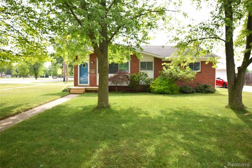 2482 Anderson Rd, Saginaw, MI, 48603-7802 | Card Image