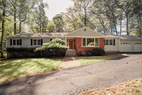 118 Maple Vale Dr, Woodbridge, CT, 06525-1100 | Card Image
