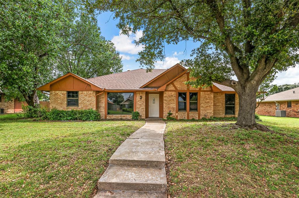 Trevino Trl, Lancaster, TX 75146