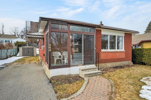 944 Eve St, Ottawa, ON, K1K3R4 | Card Image