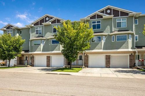 325 Strathcona Circle, Strathmore, AB, T1P0B1 | Card Image
