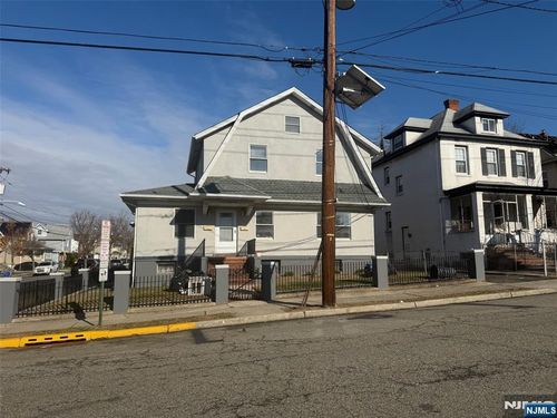 581 Broad St, Carlstadt, NJ, 07072-1148 | Card Image