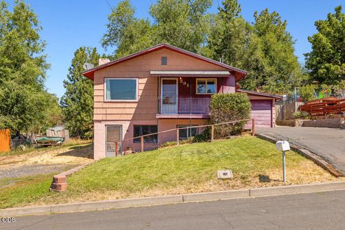 391 Addison St, Klamath Falls, OR, 97601-2001 | Card Image