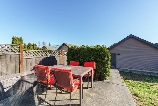 19430 66 A Avenue, House other with 3 bedrooms, 2 bathrooms and 2 parking in Surrey BC | Image 28