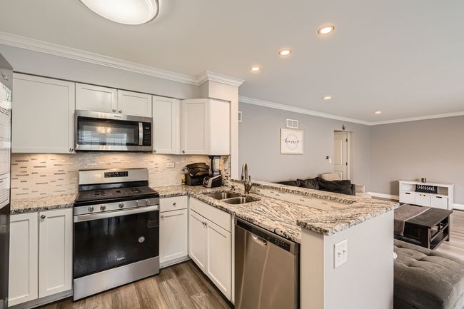 1300 Gloucester Cir, Townhouse with 3 bedrooms, 3 bathrooms and 2 parking in Carol Stream IL | Image 9