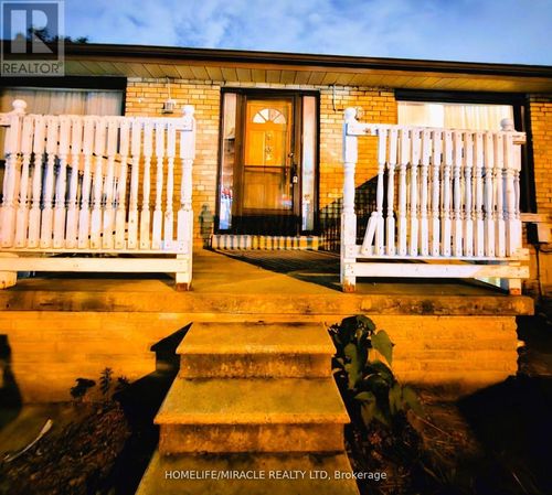 898 Kennedy Rd, Scarborough, ON, M1K2E8 | Card Image