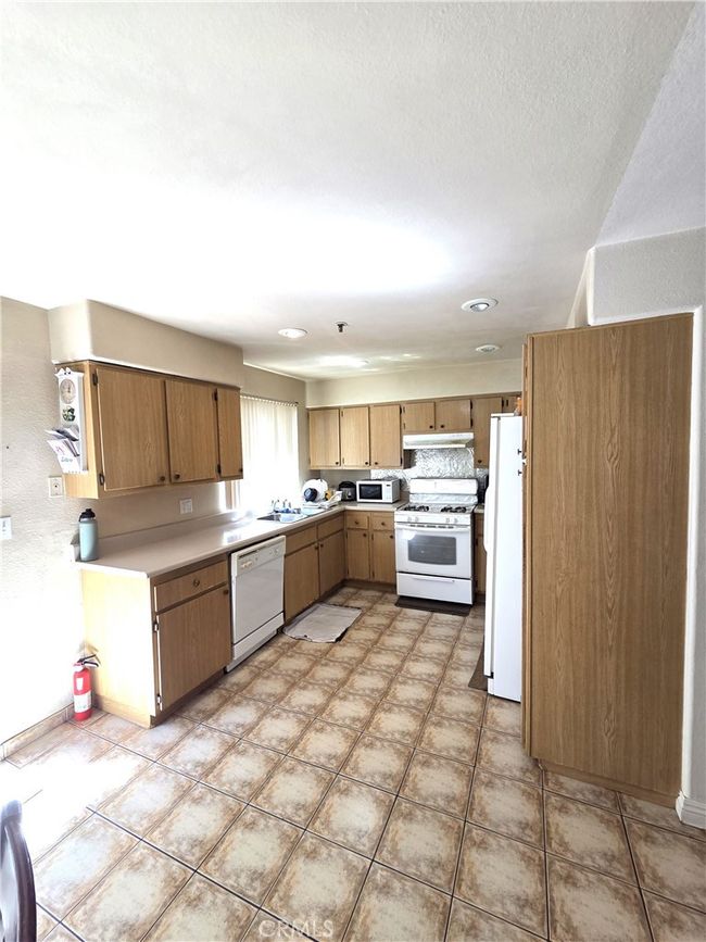UNIT-3 - 9146 Tobias Ave, Townhouse with 3 bedrooms, 3 bathrooms and 2 parking in Panorama City CA | Image 11
