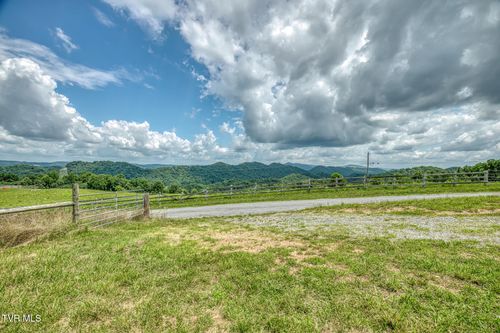 2083 Bundren Mountain Rd, Tazewell, TN, 37879-6149 | Card Image