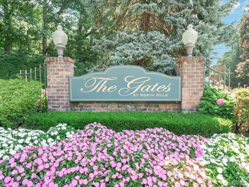 34 Windsor Gate Dr, North Hills, NY, 11040-1061 | Card Image
