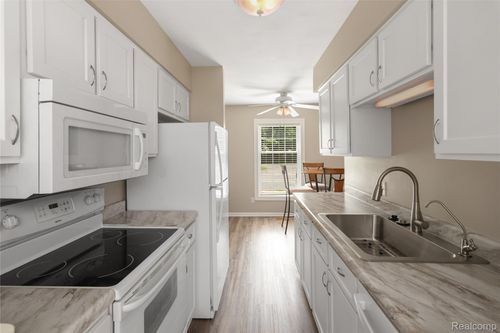 2764 Walden Woods Blvd, Jackson, MI, 49201-8115 | Card Image