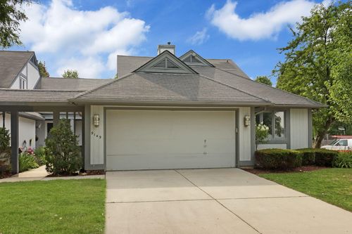 9149 N Briarwood Ct, Bayside, WI, 53217-1606 | Card Image
