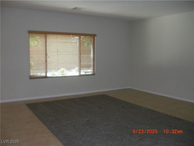 Carpeted Great Room | Image 4