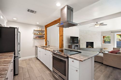 1009 Rolling Green Dr, Round Rock, TX, 78664-3137 | Card Image