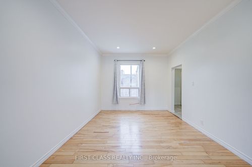 11 Greenaway Ave, Hamilton, ON, L8L6C3 | Card Image