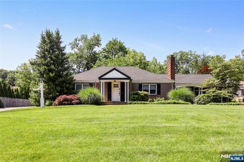 19 Mountain Ridge Dr, Wayne, NJ, 07470-4118 | Card Image