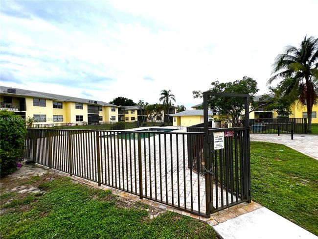 B4 - 2291 Linton Ridge Cir, Condo with 2 bedrooms, 2 bathrooms and null parking in Delray Beach FL | Image 17
