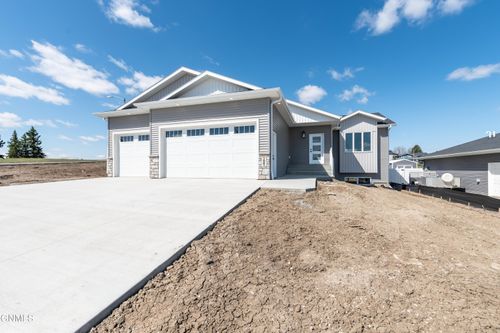 1005 Chippewa Ave Ne, Mandan, ND, 58554-3612 | Card Image