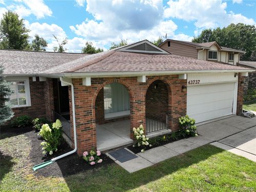 43737 Westminister Way, Canton, MI, 48187-3158 | Card Image