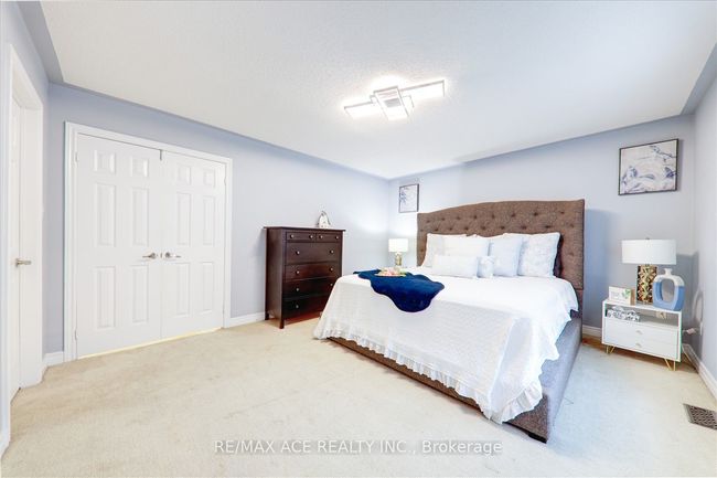 62 Saffron Cres, House other with 6 bedrooms, 5 bathrooms and 4 parking in Brampton ON | Image 23