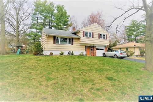 63 Columbus Rd, Demarest, NJ, 07627-1401 | Card Image