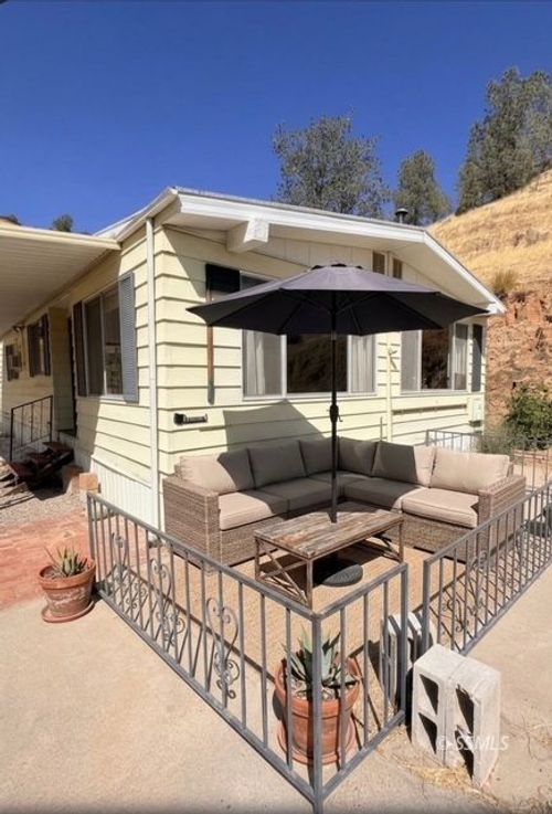258 Lakeview Ter, Wofford Heights, CA, 93285-9419 | Card Image