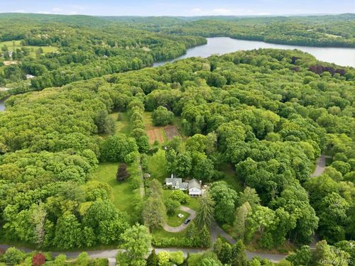 3 Old Shop Rd, Cross River, NY, 10518-1403 | Card Image