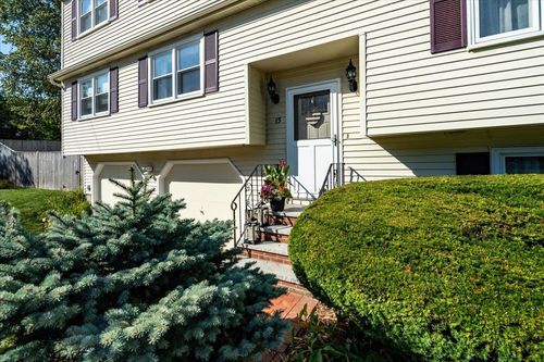 15 Lindstrom Lane, Manchester, NH, 03104 | Card Image