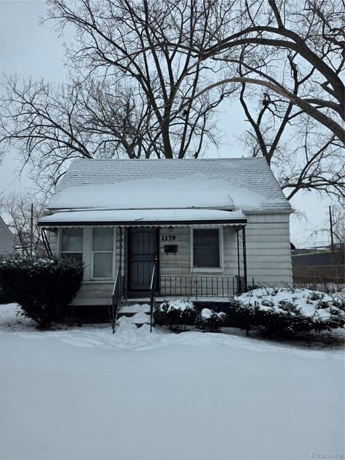 1139 S Bassett St, Detroit, MI, 48217-1677 | Card Image