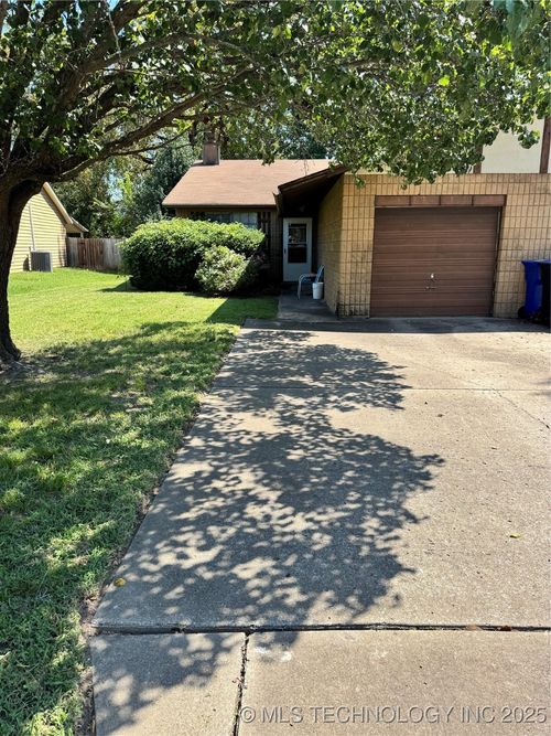 4517 S Gum Ave, Broken Arrow, OK, 74011-3012 | Card Image