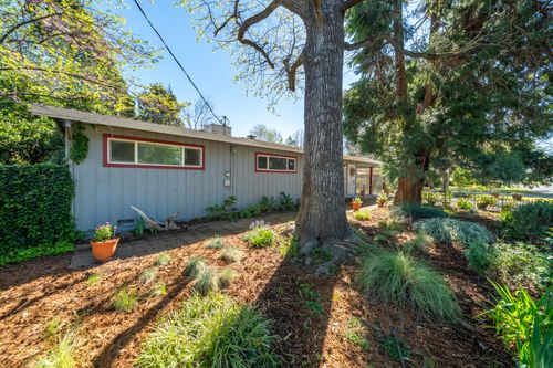 3081 Henderson Road, Redding, CA, 96002 | Card Image