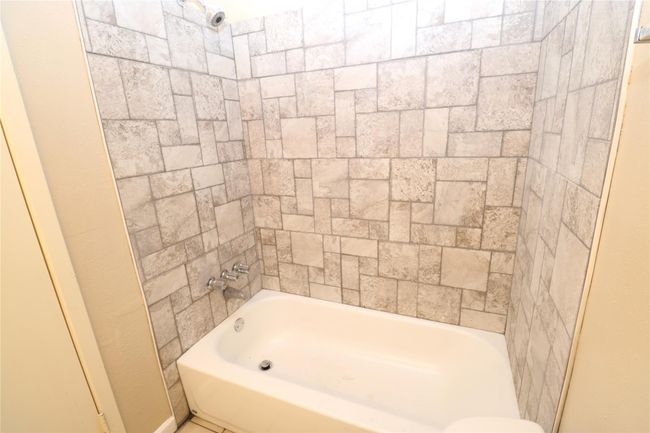 20123 Chipplegate Ln, House other with 3 bedrooms, 2 bathrooms and 2 parking in Humble TX | Image 13