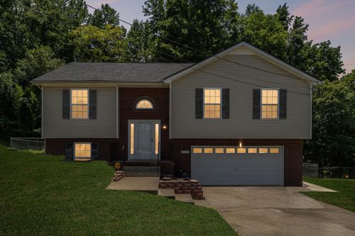 827 Sugarcane Way, Clarksville, TN, 37040-2891 | Card Image